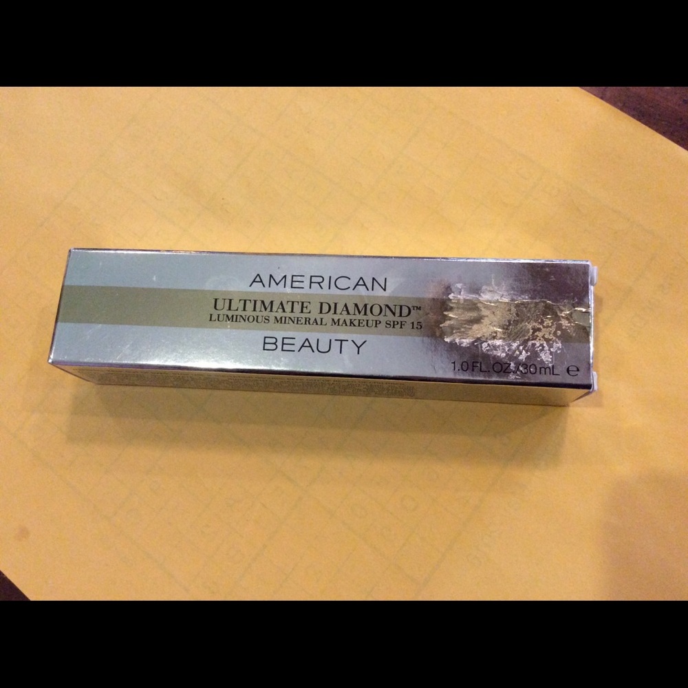 American Beauty Ultimate Diamond Luminous makeup